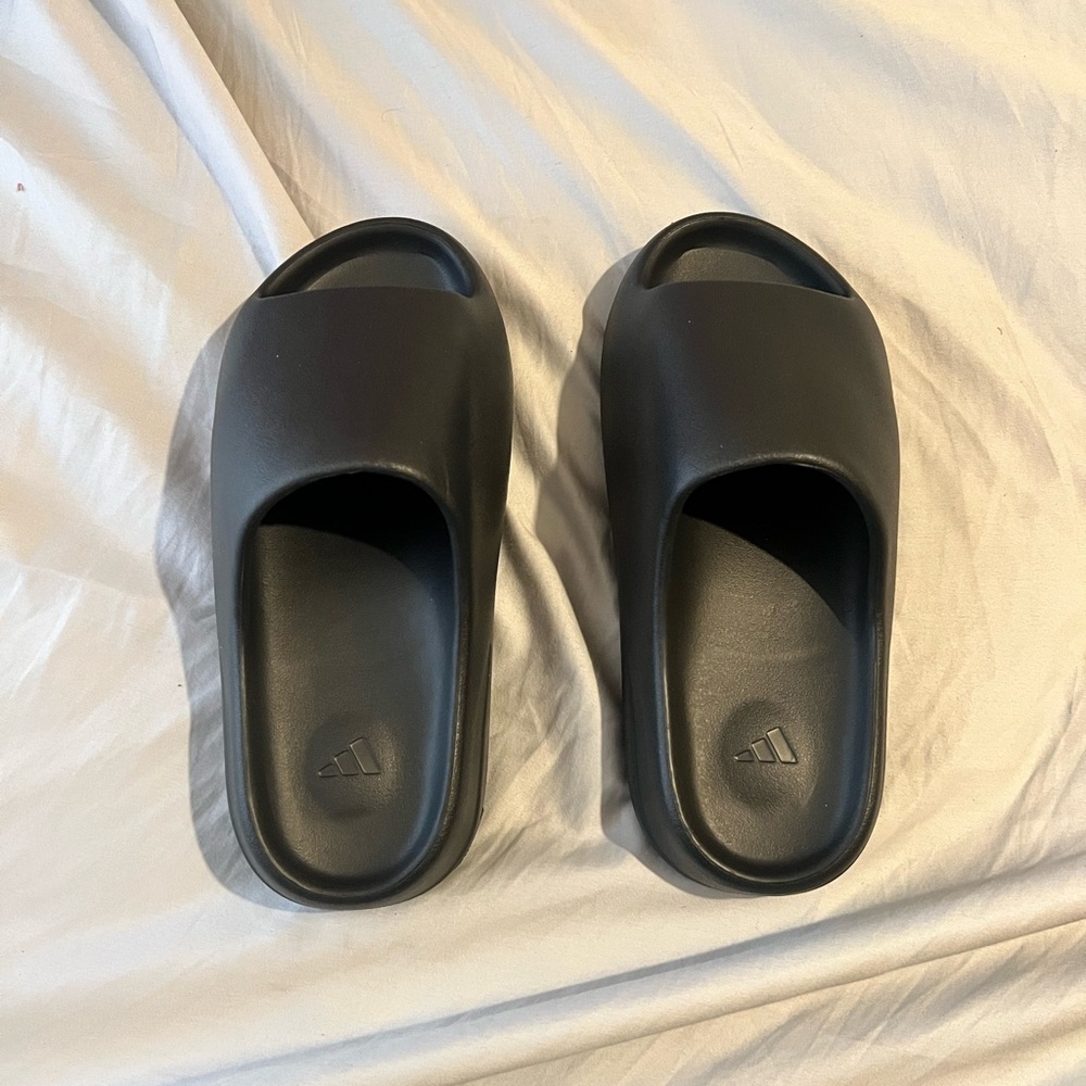 Yeezy Slides ‘Onyx’
